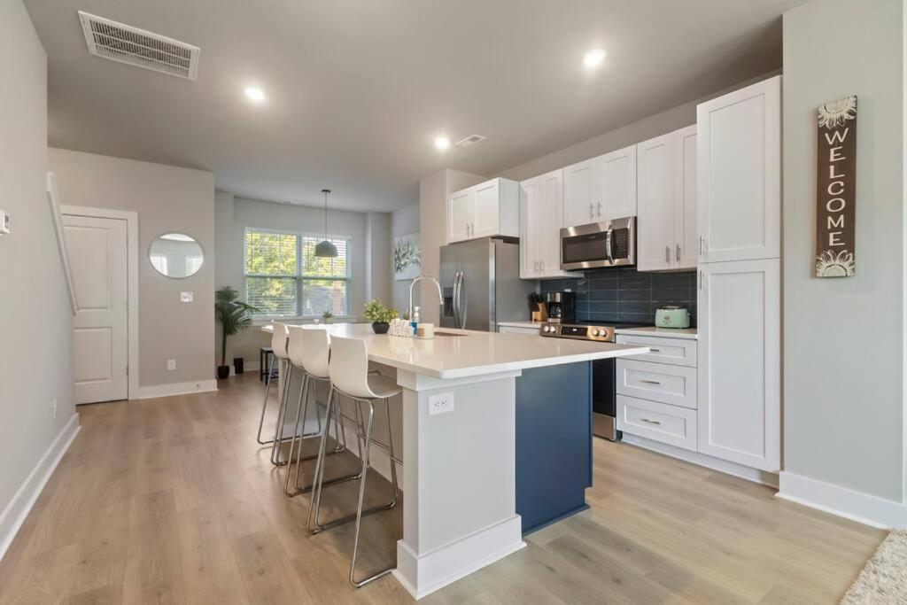 Brand New Build 10 Min- Uptown Villa Charlotte Kültér fotó