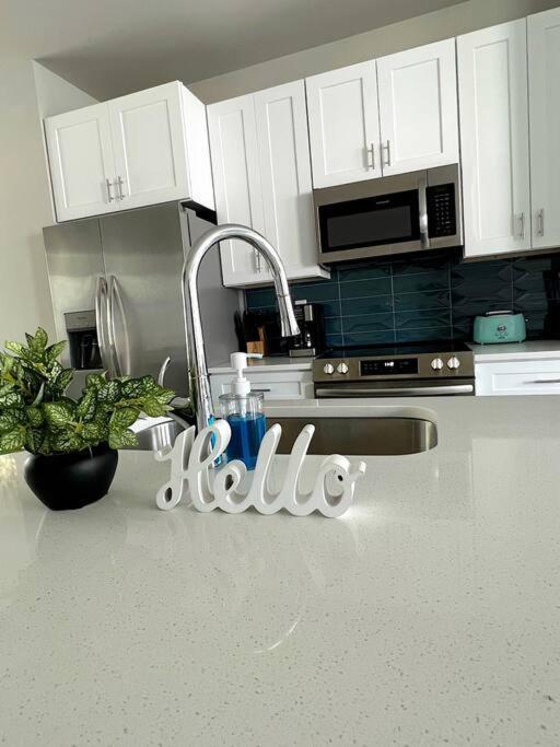 Brand New Build 10 Min- Uptown Villa Charlotte Kültér fotó
